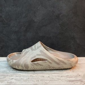 Crocs Mellow Marbled Slide